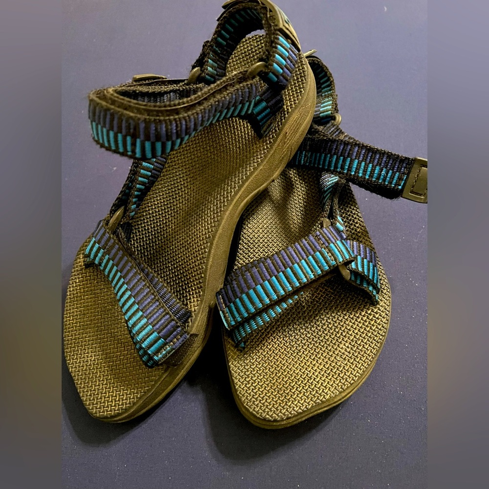 Vintage Teva sandals - Men’s size 6 Women’s 8 EUC
